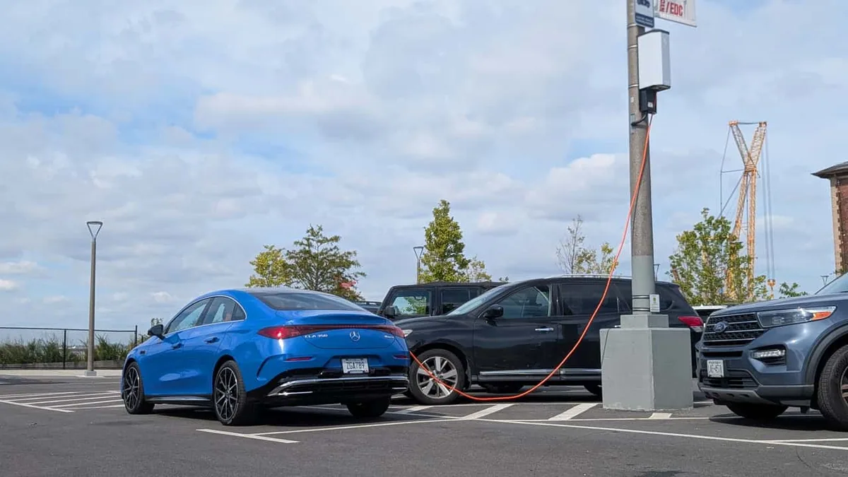 Lamppost EV charger tested in New York City